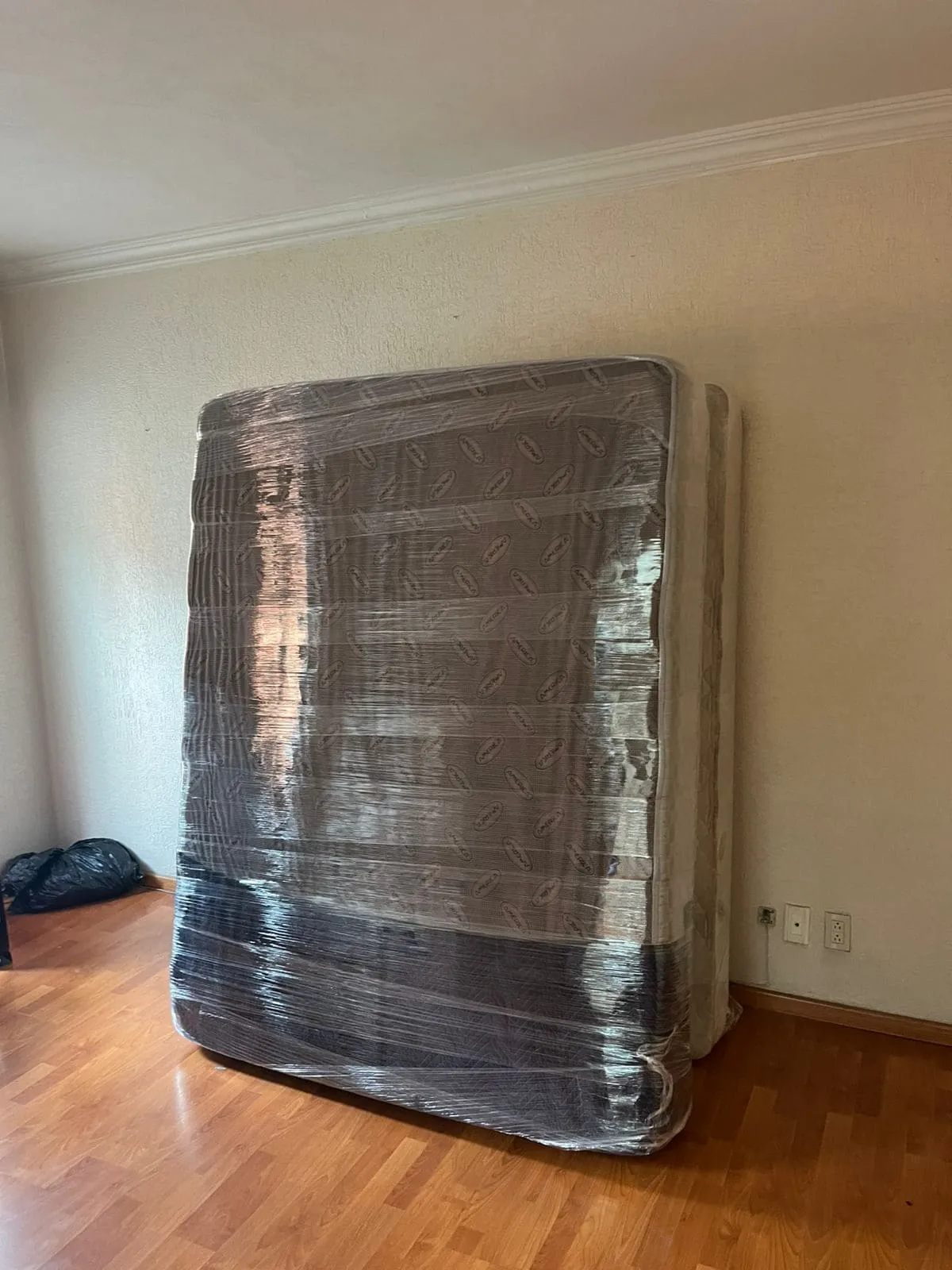 Técnicas de embalaje profesional para proteger muebles y objetos delicados.